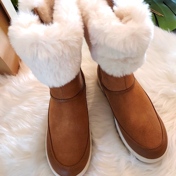 UGG's Koolaburra Suede Fleece Lined Boots with the Winter Treadwell Sole. NWT - Picture 7 of 12